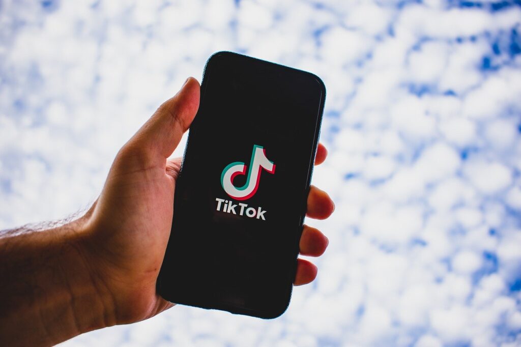 Ilustrasi Tiktok Aplikasi