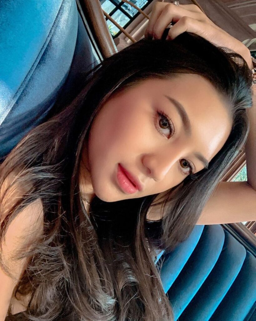 selebgram cantik - shakilla astari